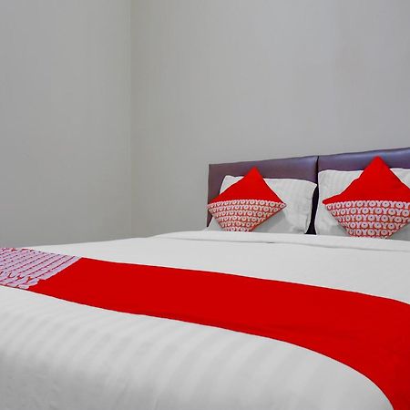 Oyo 117 Blueberry Homestay ジャカルタ エクステリア 写真