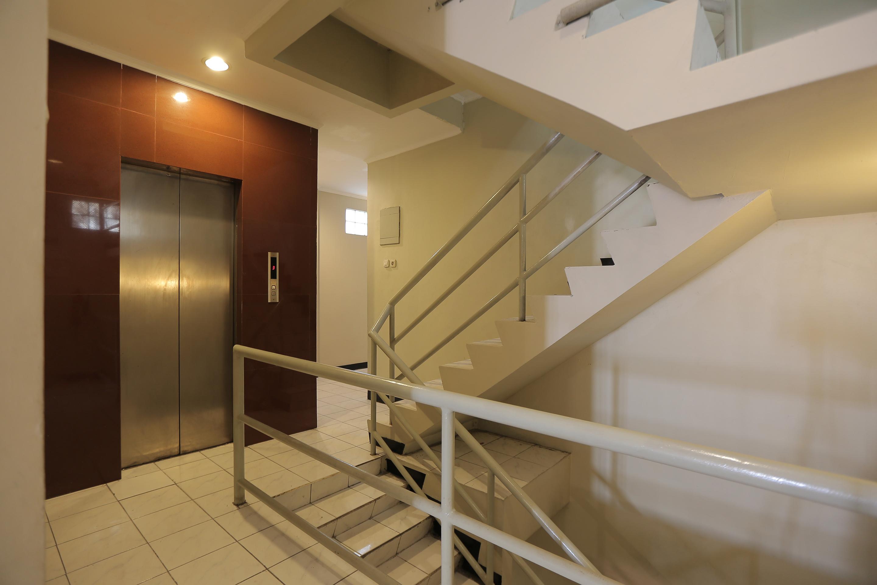 Oyo 117 Blueberry Homestay ジャカルタ エクステリア 写真