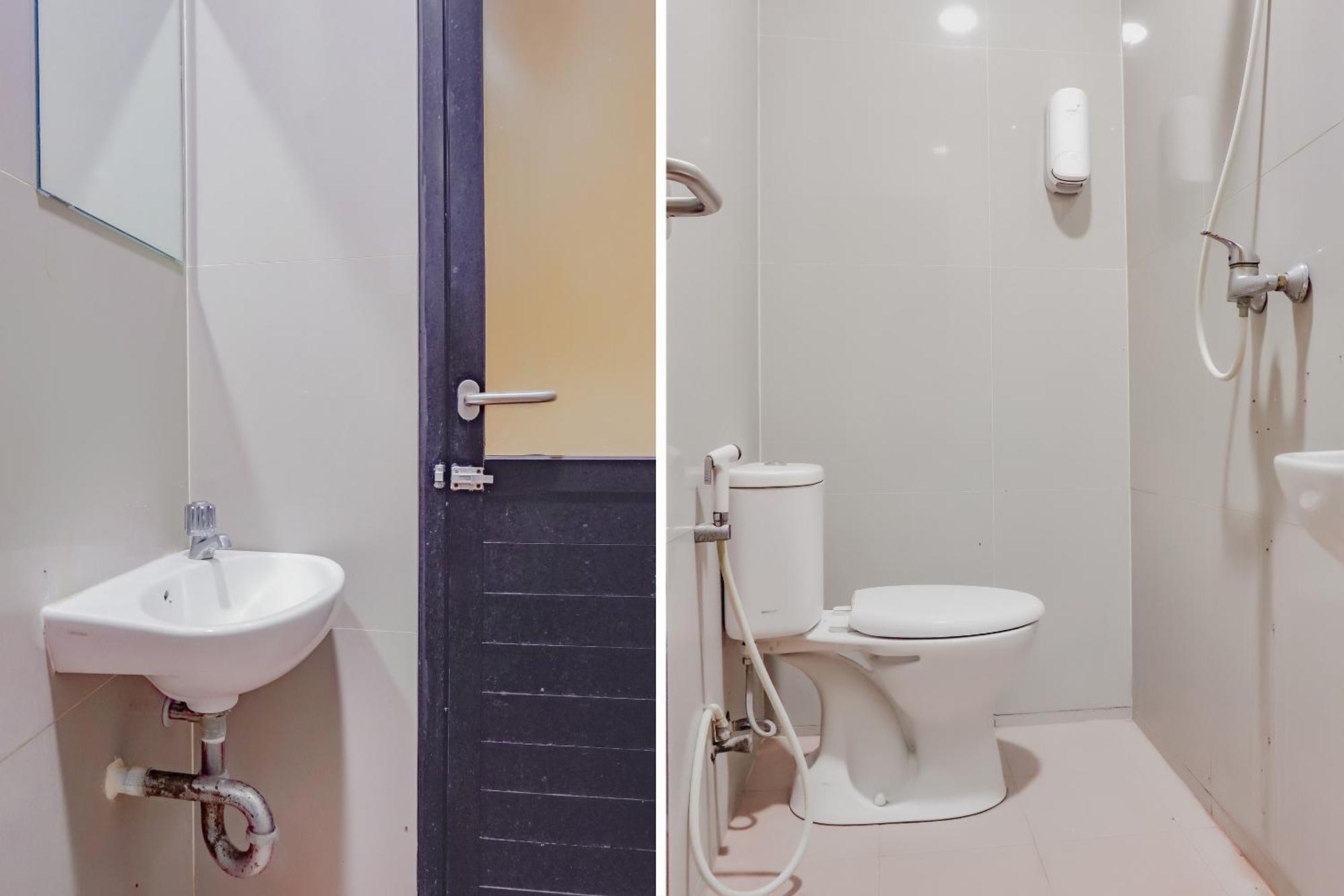Oyo 117 Blueberry Homestay ジャカルタ エクステリア 写真