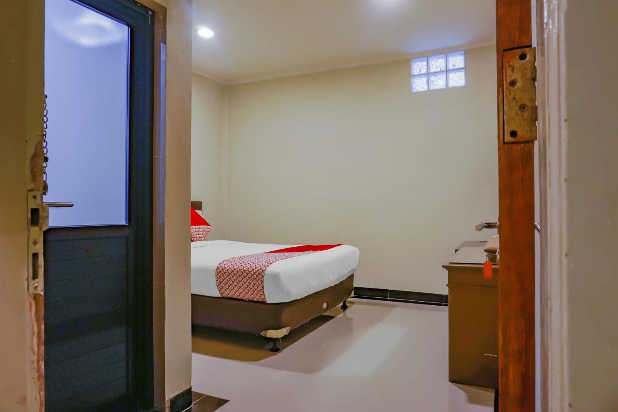 Oyo 117 Blueberry Homestay ジャカルタ エクステリア 写真