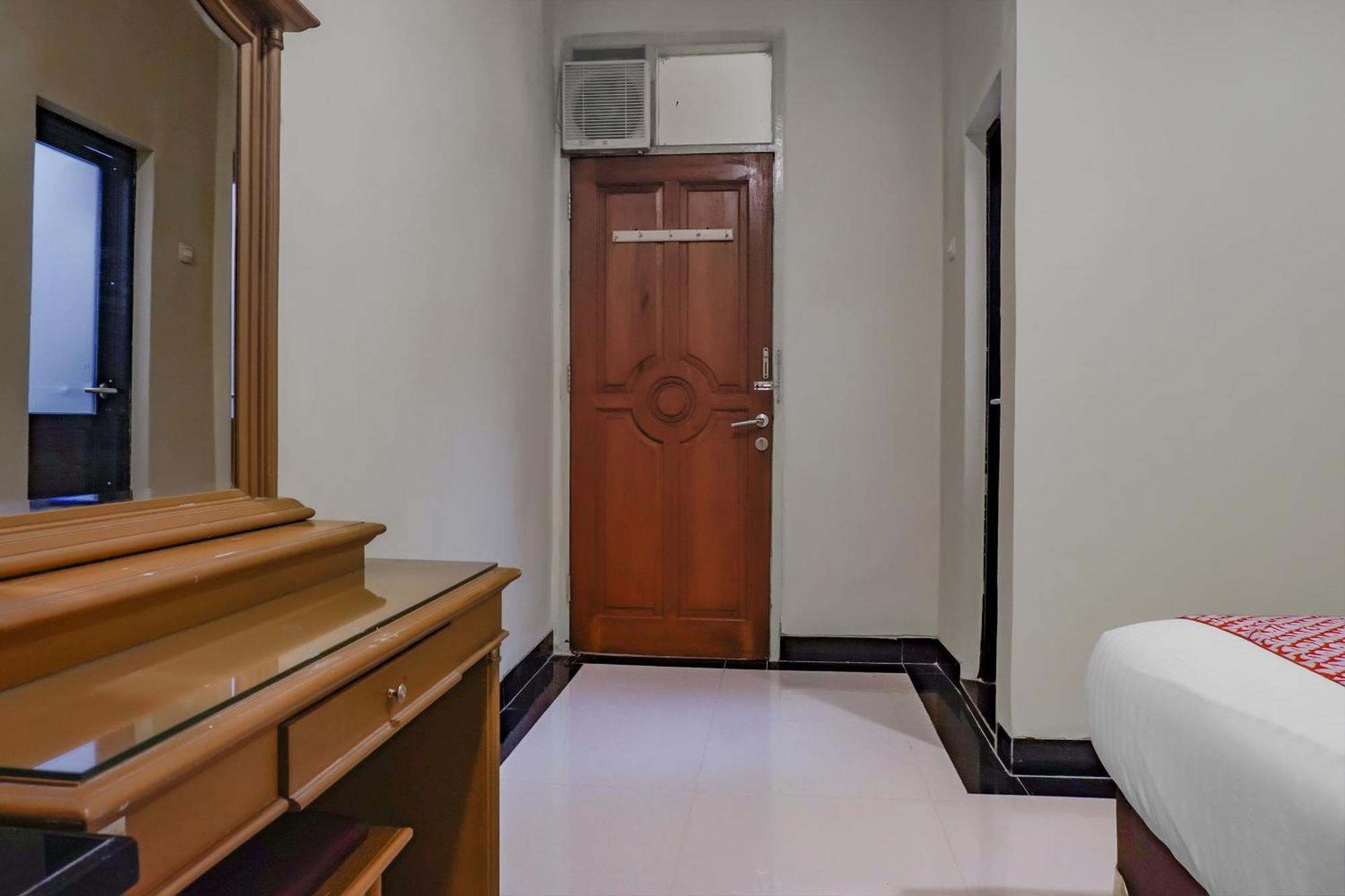 Oyo 117 Blueberry Homestay ジャカルタ エクステリア 写真