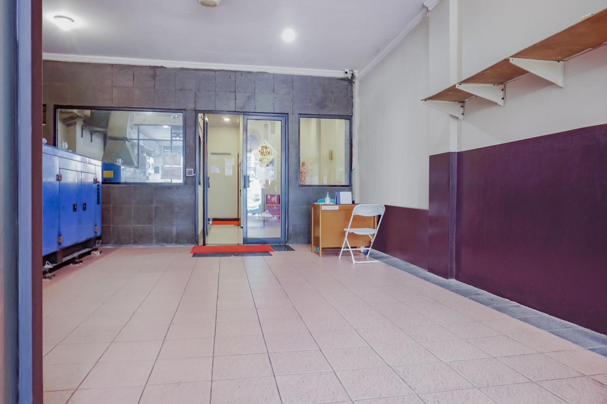 Oyo 117 Blueberry Homestay ジャカルタ エクステリア 写真