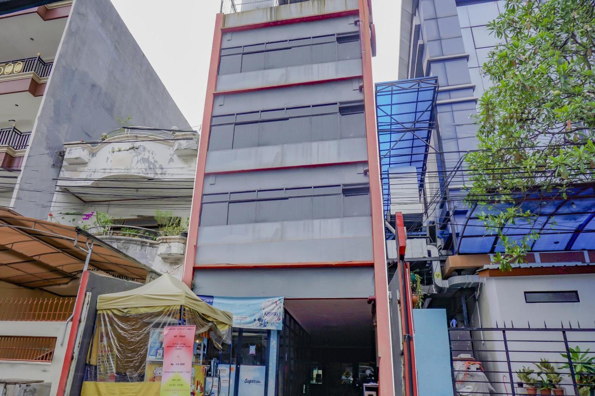 Oyo 117 Blueberry Homestay ジャカルタ エクステリア 写真