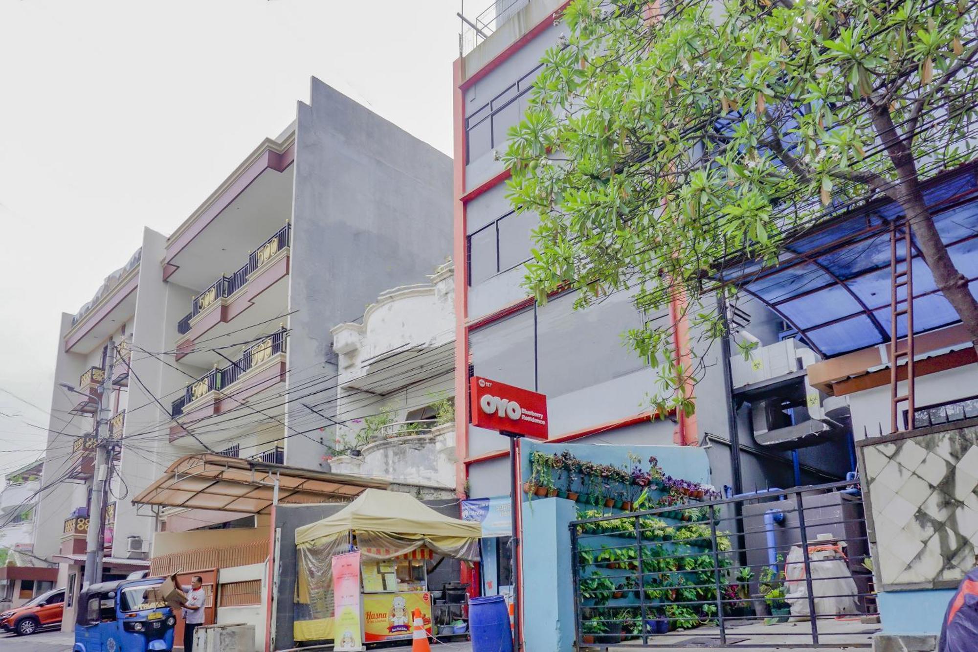 Oyo 117 Blueberry Homestay ジャカルタ エクステリア 写真